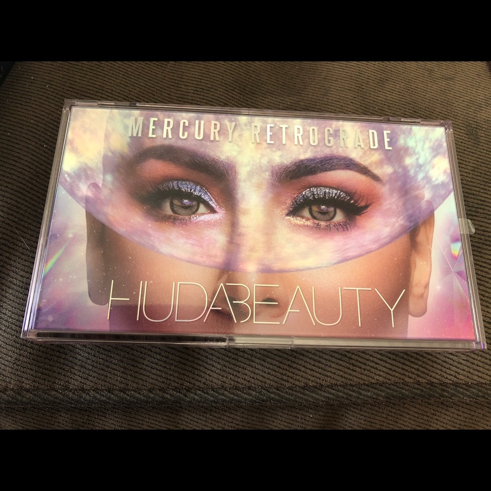 Huda Beauty Mercury Retrograde eyeshadow palette